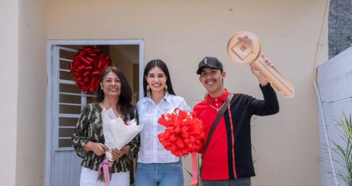 GERALDINE PONCE ENTREGA UNA CASA, PERO LA HISTORIA DE CRISTINA CONMOVIÓ A TODO TEPIC.