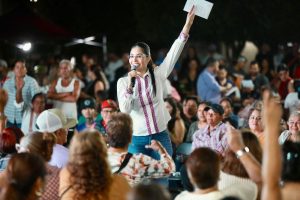 Geraldine Ponce anuncia nuevas obras para la colonia 2 de Agosto y reafirma gobierno cercano a la gente.