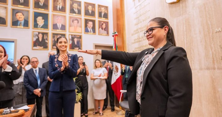 Geraldine Ponce solicita licencia; rinde protesta Blanca Simancas como presidenta municipal de Tepic.