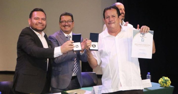 Reconoce IMSS Nayarit a su personal por 25, 30 y 35 años de servicio.