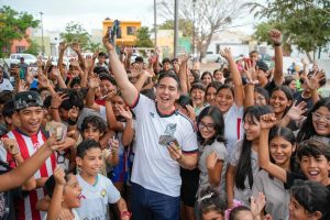 Altavela vivió el espíritu mundialista con exitoso intercambio de estampas.