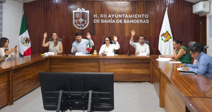 Israel Santillán rindió protesta en Comisiones Unidas del Ayuntamiento de Bahía de Banderas.