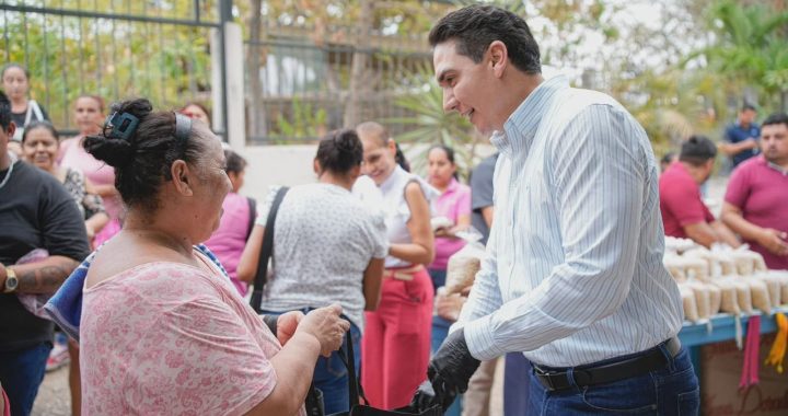 Gobierno de Bahía de Banderas llevó “El Mercadito” a Mezcales.