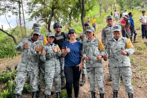 Gobierno de Tepic planta 2 mil árboles en el Cerro de la Cruz.
