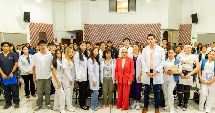 Beatriz Estrada fortalece la formación profesional de jóvenes estudiantes.
