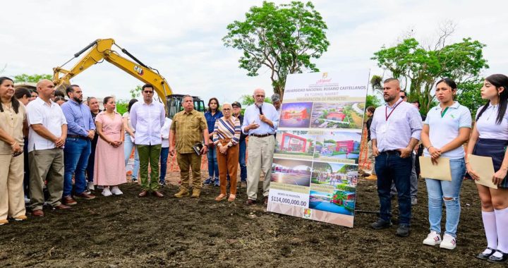 Miguel Ángel Navarro y Beatriz Estrada inician la construcción de la Universidad Nacional Rosario Castellanos en Tuxpan.
