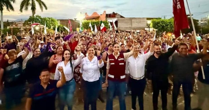 En Bahía de Banderas, Geraldine lo vuelve a hacer: abarrota la plaza de San Juan de Abajo.