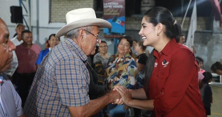 Geraldine Ponce escucha y respalda a los adultos mayores de Nayarit.
