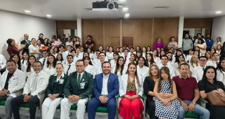 Concluyen 55 médicas y médicos internos de pregrado su formación en el IMSS Nayarit.