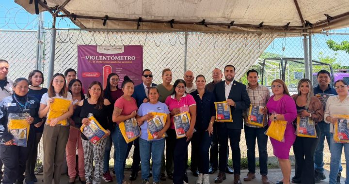 Presidenta Blanca Simancas reconoce la labor de trabajadores de Tepic.