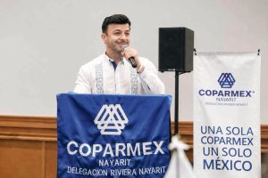 Israel Santillán fortalece la alianza con el sector productivo en encuentro empresarial de COPARMEX.