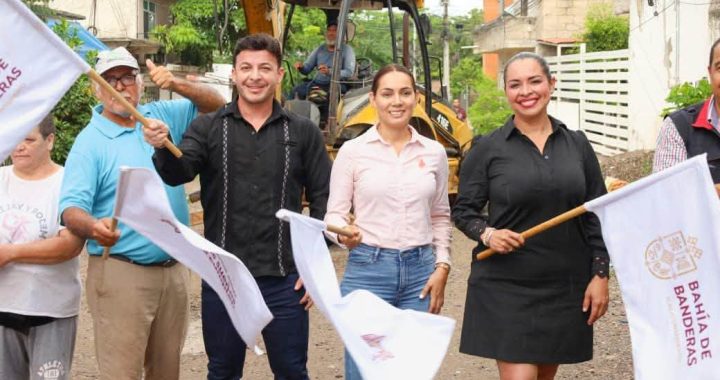 Arranca la pavimentación de la calle Neftalí en beneficio de las familias de Mezcales.