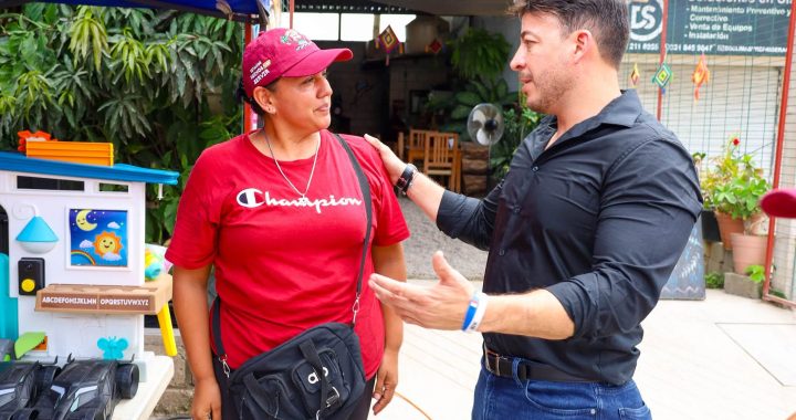 Israel Santillán reafirma su respaldo a los tianguistas de Bahía de Banderas.