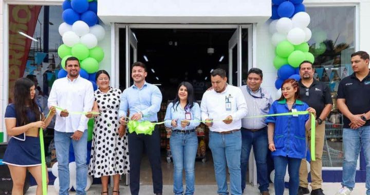 Acompaña Israel Santillán la apertura de la nueva sucursal de CarneMart en Bucerías.