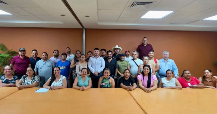 Israel Santillán impulsa trabajo coordinado con autoridades auxiliares.