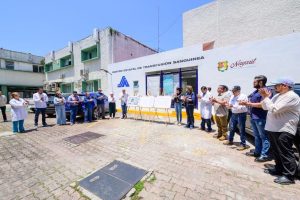 Miguel Ángel Navarro y Beatriz Estrada fortalecen el Centro Estatal de Transfusión Sanguínea.