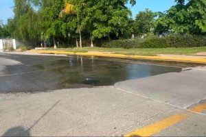 OROMAPAS da atención a reportes por derrames en Altavela.