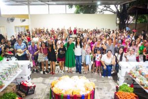 Mercadito fortalece la economía de más de 150 mujeres en Bahía de Banderas.