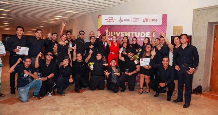 Reconoce Gobierno de Bahía de Banderas a jóvenes destacados con los Premios Juventud .