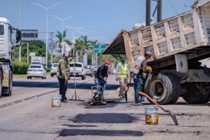 Gobierno de Bahía de Banderas mantiene trabajos de bacheo y reencarpetamiento.