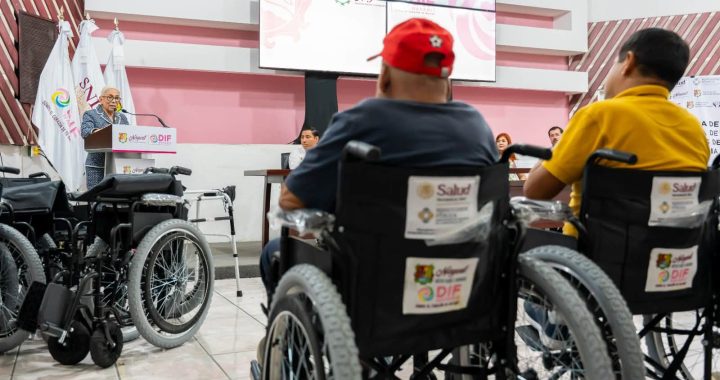 Con la entrega de aparatos de movilidad, Beatriz Estrada brinda esperanza a las personas más vulnerables.