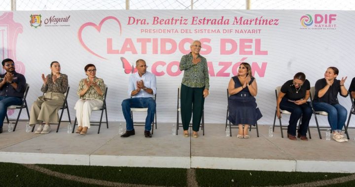 Beatriz Estrada lleva justicia social a las familias de Acaponeta.