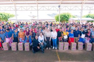 Beatriz Estrada acerca bienestar y atención integral a las familias de Pochotitán.