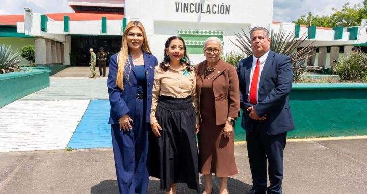 Beatriz Estrada reconoce 25 años de compromiso de la Universidad Tecnológica de Nayarit.