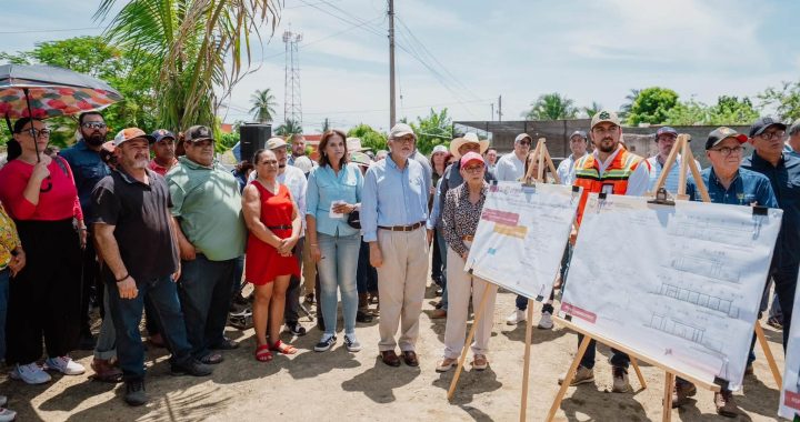 Miguel Ángel Navarro y Beatriz Estrada supervisan avances del nuevo centro de salud de Villa Juárez.