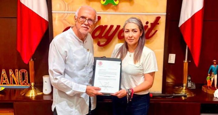 Miguel Ángel Navarro toma protesta a nueva titular de los SEPEN.