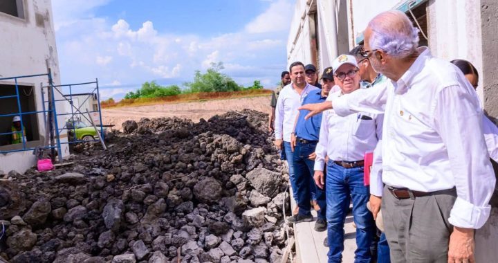 Miguel Ángel Navarro y Beatriz Estrada supervisan construcción de la Universidad Nacional Rosario Castellanos en Tuxpan.