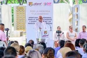 Miguel Ángel Navarro y Beatriz Estrada entregan Memorial para el Reconocimiento y Dignificación de las Personas Desaparecidas.