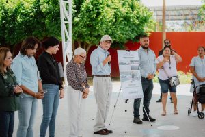Miguel Ángel Navarro y Beatriz Estrada cumplen compromiso con la primaria “20 de Noviembre” de Aután, en San Blas .
