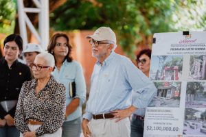 Miguel Ángel Navarro y Beatriz Estrada amplían mejoras en la primaria “Justo Sierra” de Villa Hidalgo.