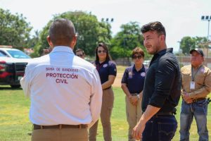 Israel Santillán refrenda respaldo a Protección Civil y Bomberos de Bahía de Banderas.