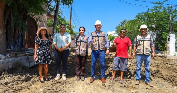 Supervisa Israel Santillán avance de la obra de la calle Hidalgo en Punta de Mita.