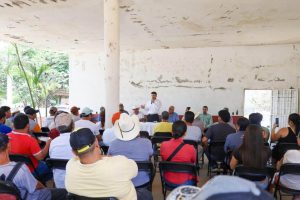 Israel Santillán fortalece el diálogo con ganaderos del municipio.