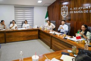 Israel Santillán fortalece el trabajo coordinado con integrantes del Cabildo.
