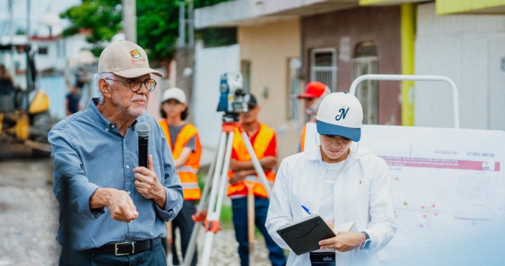 Miguel Ángel Navarro y Beatriz Estrada inician obras de drenaje y atienden demanda de transporte en Puente de San Cayetano.