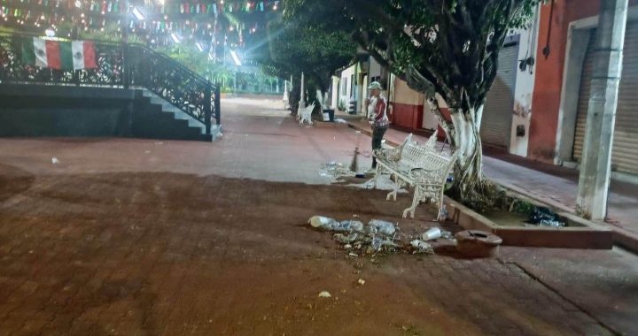 Tras los festejos patrios ; Gobierno de Bahía de Banderas mantiene limpios los espacios público.