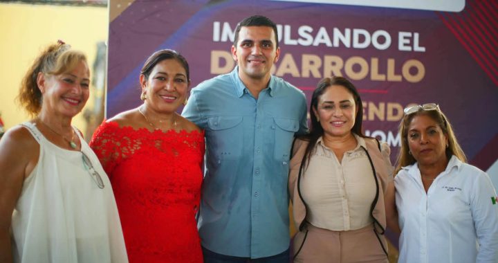 Apoya gobierno de Bahía de Banderas a 300 emprendedores para fortalecer sus negocios .