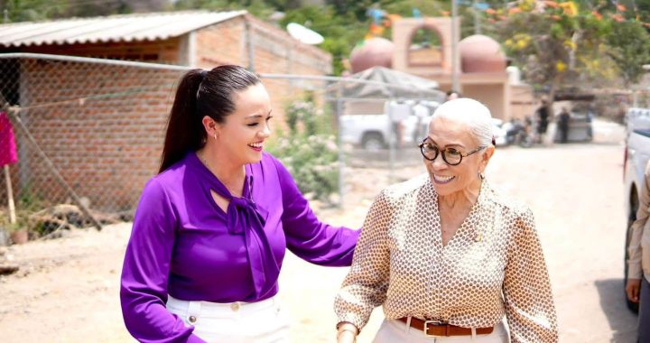 DIF Bahía de Banderas impulsa campaña de brasieres con prótesis de mama.