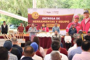 Gobierno de Tepic entrega nuevas herramientas y equipo a sus trabajadores.