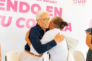 DIF Nayarit lleva servicios y apoyos a las familias de la colonia Los Arcos .