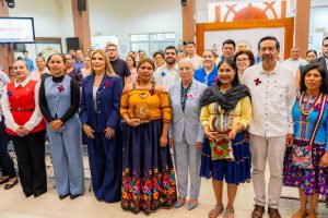 Beatriz Estrada reconoce a mujeres indígenas destacadas de Nayarit.