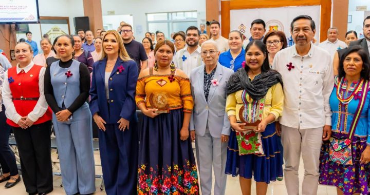 Beatriz Estrada reconoce a mujeres indígenas destacadas de Nayarit.