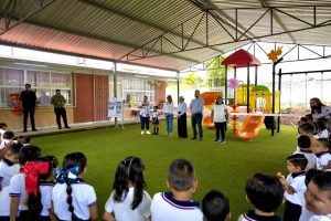 Nuevos espacios para jugar, aprender y crecer en armonía ; Beatriz Estrada Martínez .