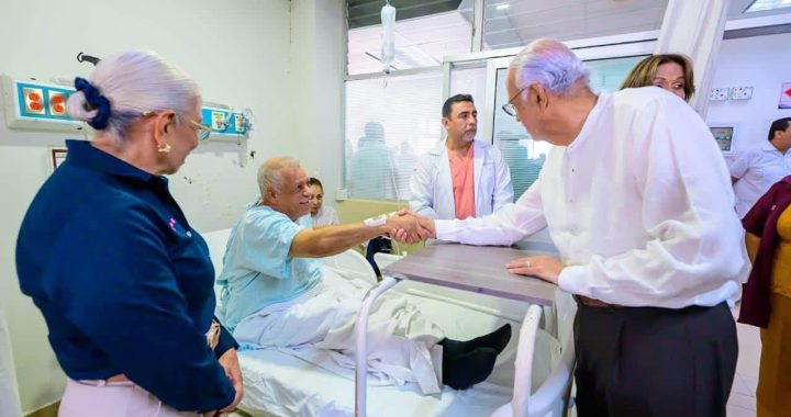 Miguel Ángel Navarro y Beatriz Estrada visitan a pacientes operados de rodilla y cadera .