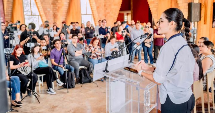 GERALDINE PONCE RECONOCE A QUIENES EJERCEN EL PERIODISMO CON LIBERTAD Y RESPONSABILIDAD.