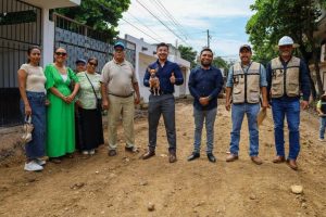 Supervisa Israel Santillán avance de obra en la calle Simeón de Mezcales.